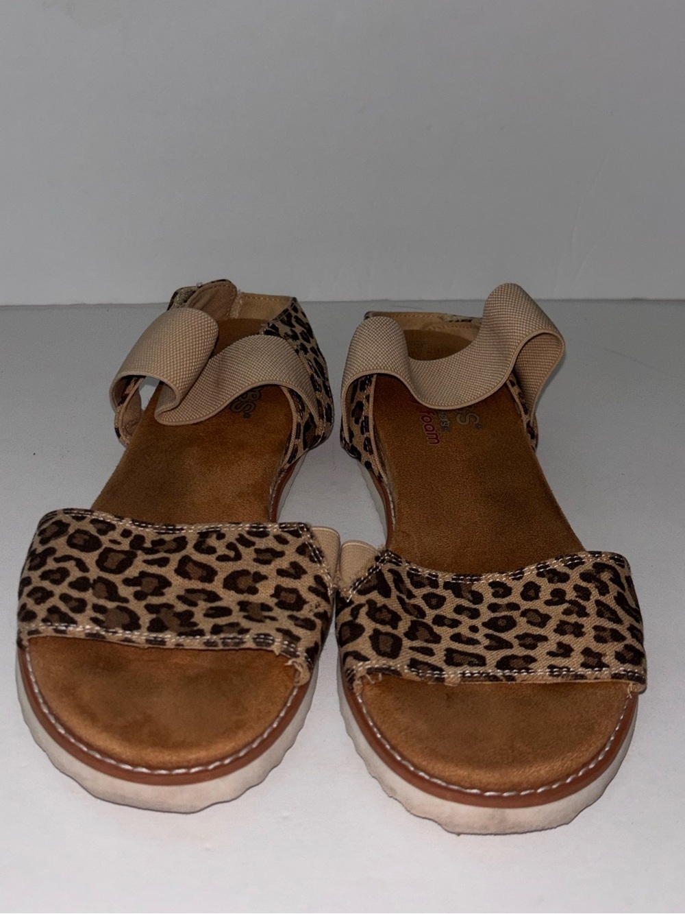 Bobs From Sketchers Women’s Desert Kiss Leopard Print Sandals Shoes Size 7.5